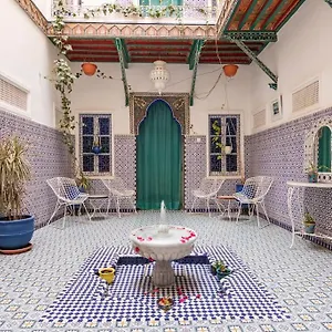 احجز هنا